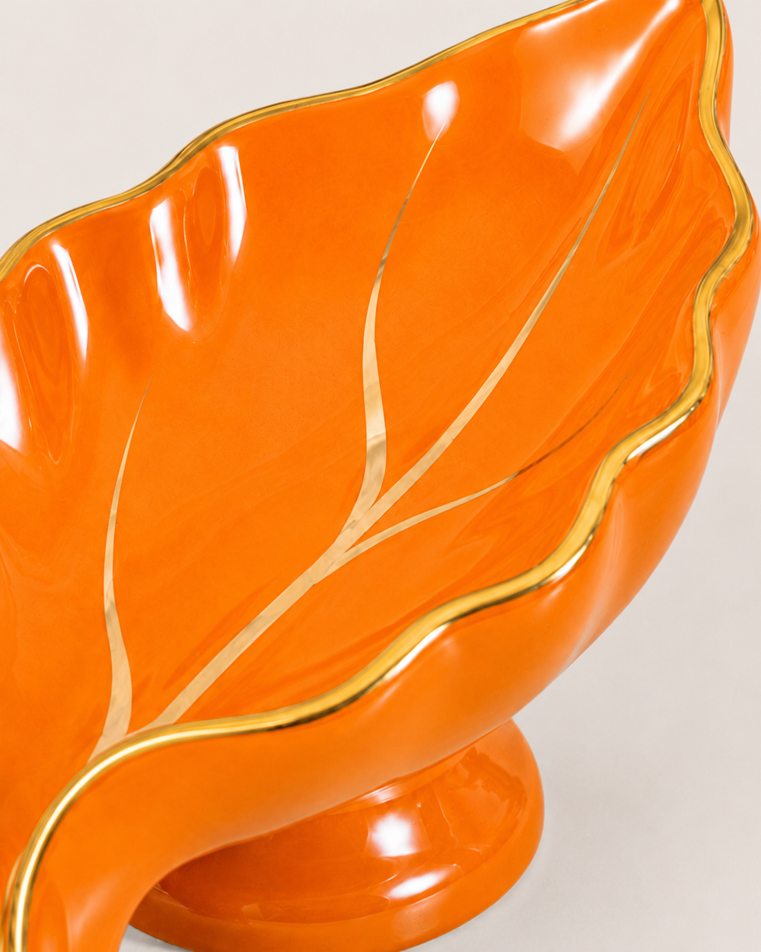 Leaf Ceramic Soap Dish - detail Orange
